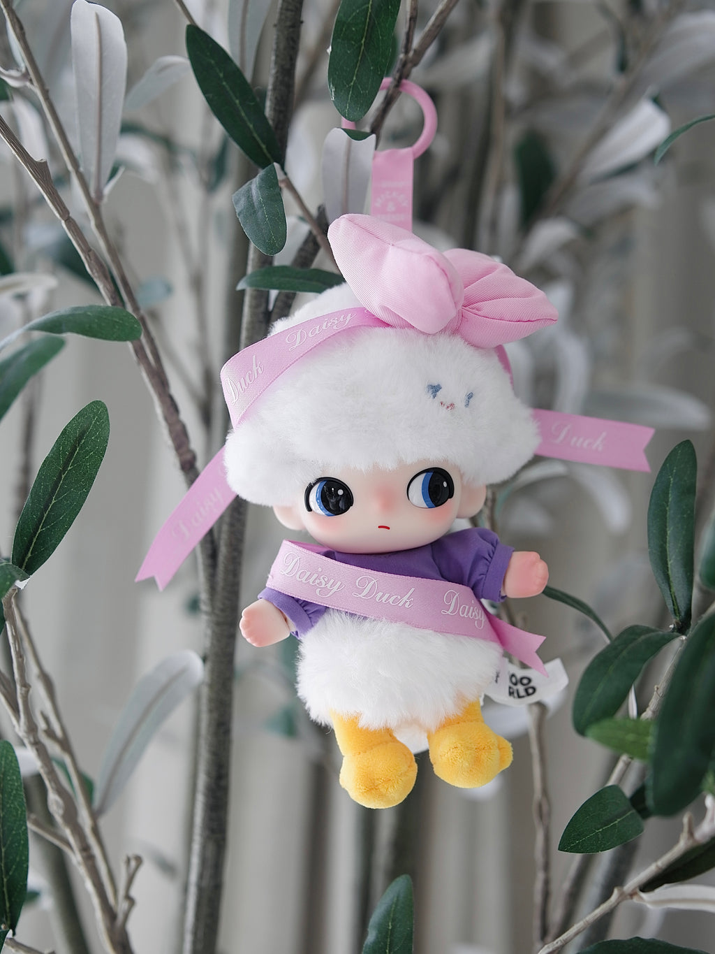 DIMOO World x Disney Series - Daisy's Gift Vinyl Plush Keychain
