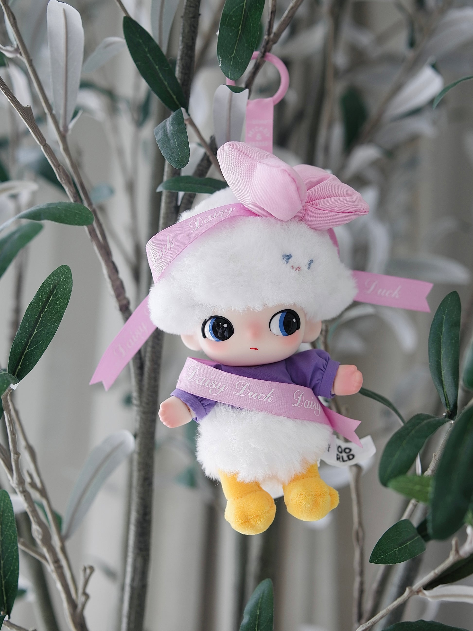 DIMOO World x Disney Series - Daisy's Gift Vinyl Plush Keychain